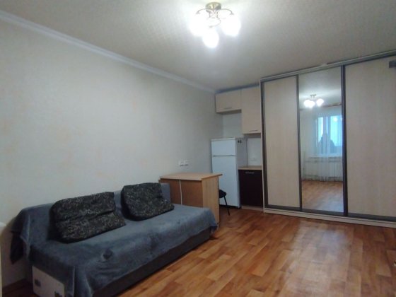 Сдам 1 комн. гостинку с  балконом, метро Заводская 1 мин. Харків