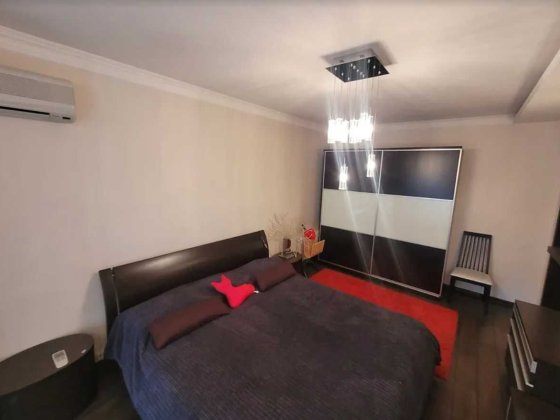 Трехкомнатная кв. метро Спортивная, Защитников Украины Харків