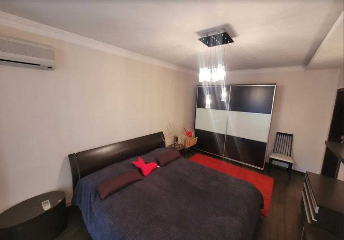 Трехкомнатная кв. метро Спортивная, Защитников Украины - фото 1