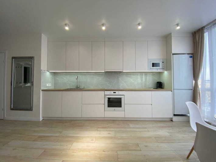 Однокімнатна квартира з кухнею студією в ЖК Резідент Хол - фото 1