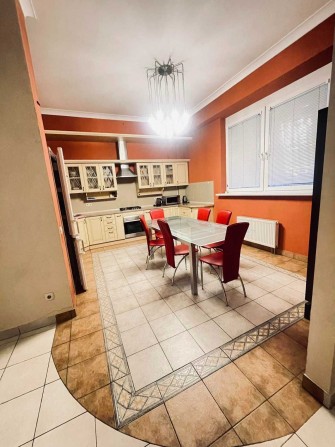 Оренда квартири в центрі на вул. Валова - фото 1