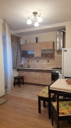 Проспект Небесной сотни, студийная - фото 1