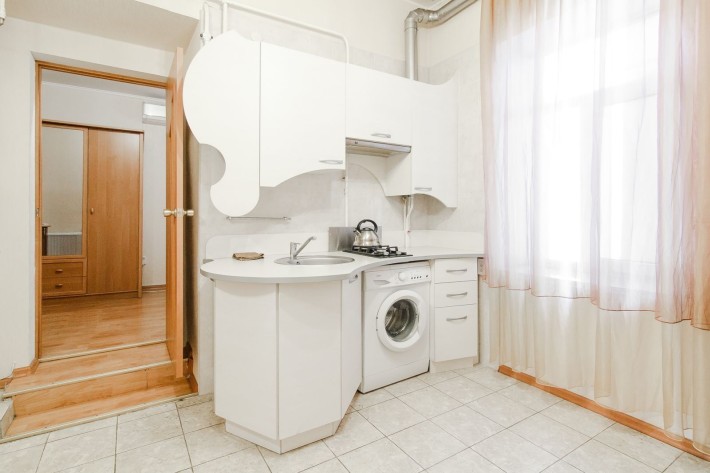 Сдам 1 комнатную квартиру, на Дерибасовской 19, 2/3, газ, свет есть!!! - фото 1