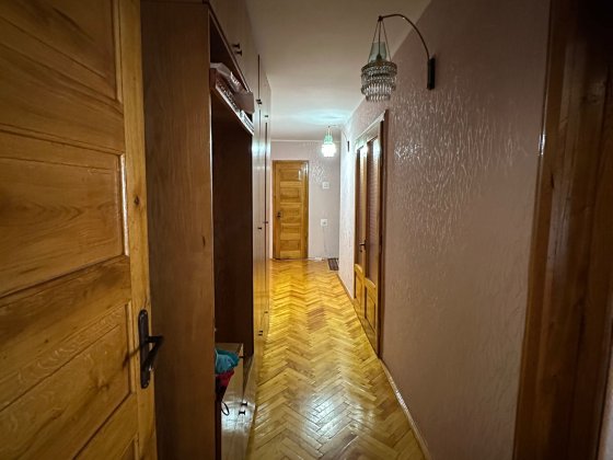 Здам в довгострокову оренду 4-кімнатну квартиру у Новояворівську Новояворівськ