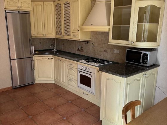 Оренда просторої дворівневої квартири на Лукаша Скнилов