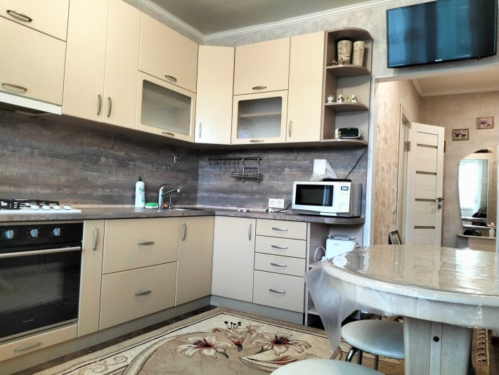 Сдам свою 1-комн.квартиру(48,5кв.м) на 1-м высоком этаже! - фото 1