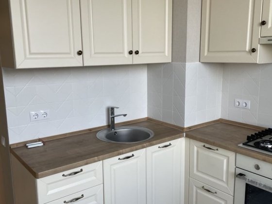 Поділ 2 кімнатна квартира на зупинці Млинкомбінат Полтава