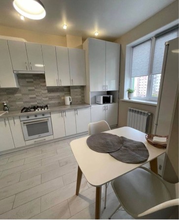 М-н Садовий ремонт парковка у дворі вільна - фото 1