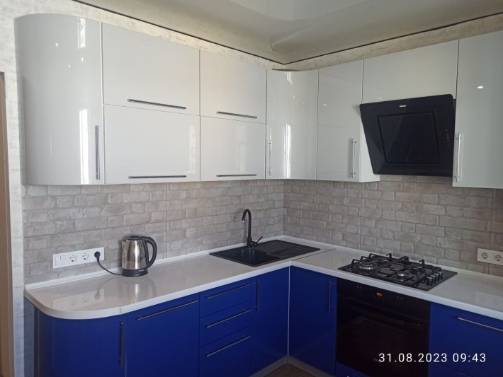 Аренда 2 х комнатная в новостройке с дизайнерским ремонтом . - фото 1