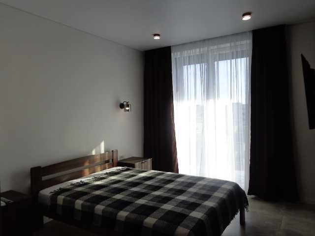 Оренда 1 к. новобудови в центр.частині Ужгорода з євроремонтом ВПЕРШЕ! - фото 1