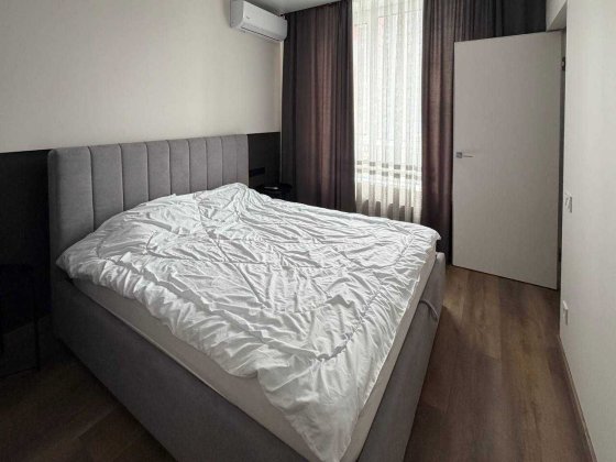 50м2 Варшавський Олександра Олеся Виговського Данченка Киев