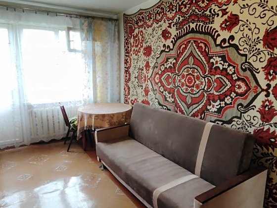 Двокімнатна квартира.Кімнати роздільні.З меблями та побутовою технікою