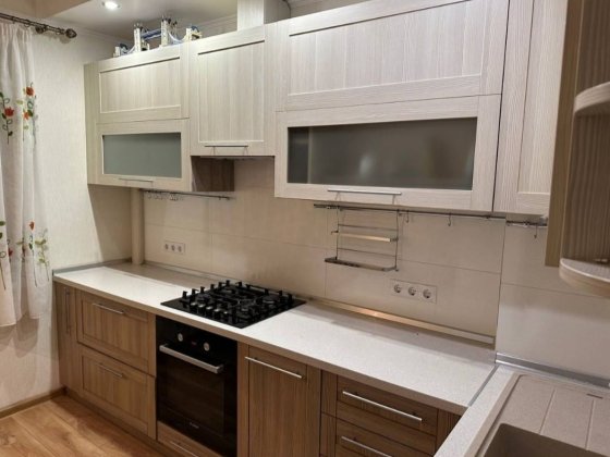 Аренда трехкомнатной квартиры с ремонтом  на  Правом  берегу Запорожье