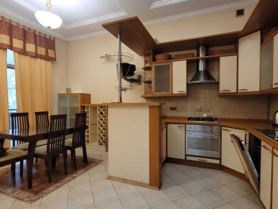 Оренда 3 кім.квартири вул.С.Крушельницької ЦЕНТР Львов