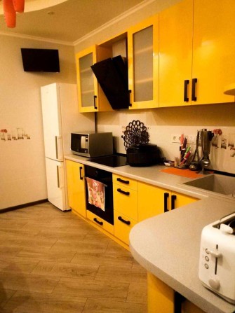 Здаю гарну квартиру в  ЖК "Богатирський"! Генератор є.Опалення. - фото 1