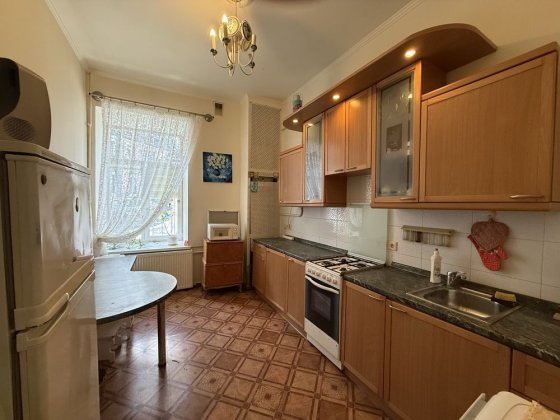 Вул. Тарасівська 14 центр Київ