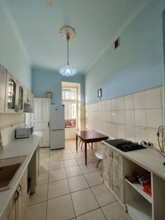 Помісячна оренда 3-к. квартири біля центру за вул. Хорватська. - фото 1