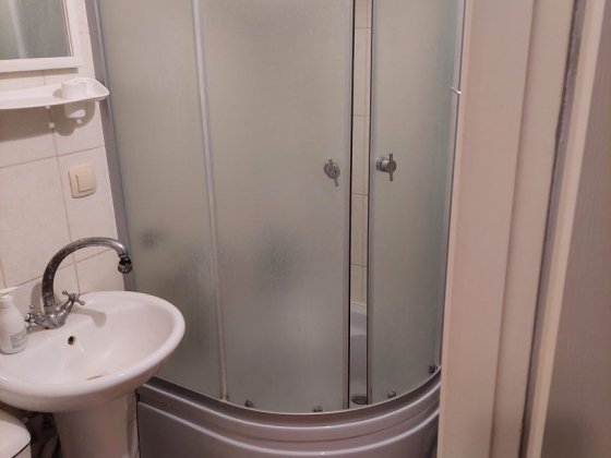 Сдаю  классную  однокомнатную квартиру в Октябрьском.