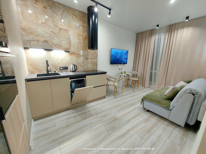 Сдам С ЛЕТОМ‼️12эт 46м ЖК АТМОСФЕРА - АРКАДИЯ‼️Балкон.Гардеробная - фото 1