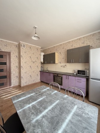 Сдаю двухкомнатную квартиру в новом доме на Паустовского - фото 1