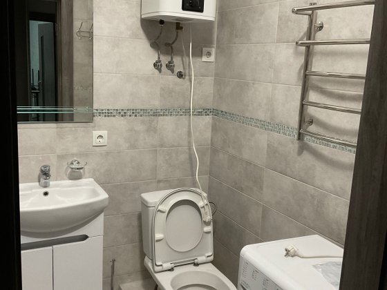 Без комиссии,Варшавский,сдам однокомнатную Киев