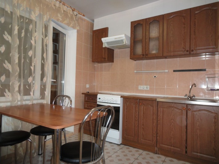 Тепла 2 кв. біля м.Харківська, можна з маленькою собачкою - фото 1