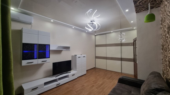 Патриотіка, вул. Гмирі 18, 1 кімн. метро Позняки 10 хвилин пішки. - фото 1