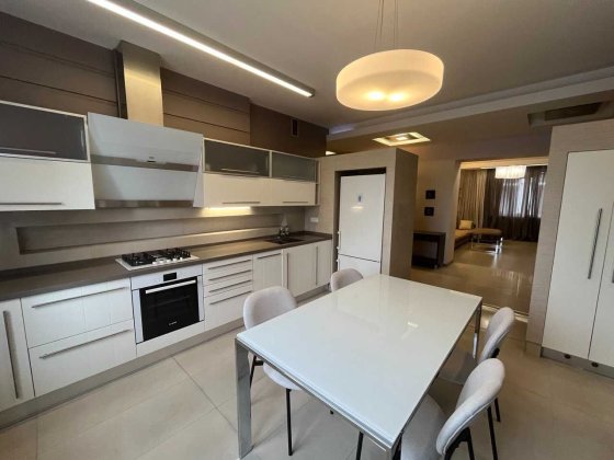 Аренда 3-комнатная квартира в новострое в центре Днепр