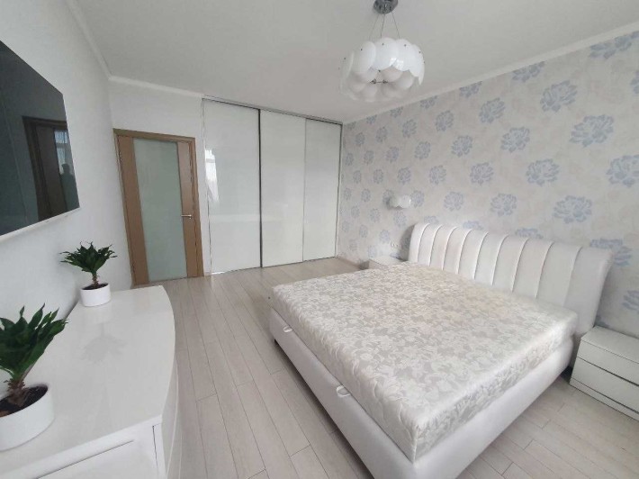 Світла та простора квартира біля метро Деміївська Саперно-слобідська - фото 1