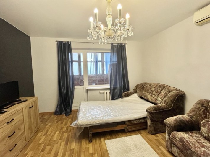 Добровольского/Заболотного, просторная квартира с лоджией и балконом - фото 1