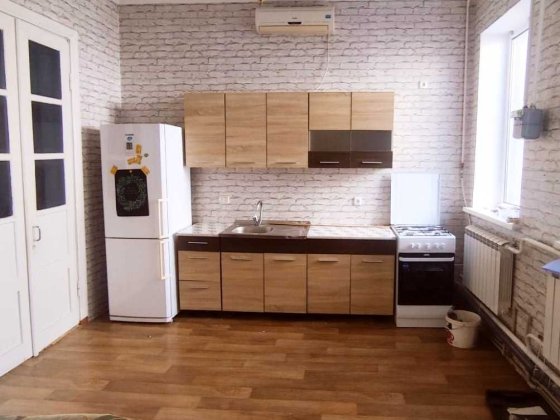 Сдаю полдома с гаражом в центре города