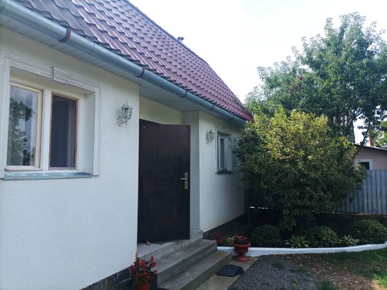 Здається двох кімнатний будинок. Мукачеве