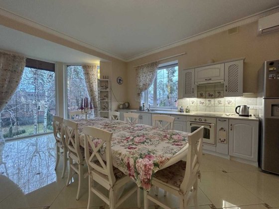 Здається Будинок Лісова Буча Буча