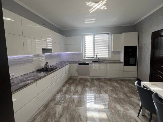 Оренда будинку в затишній місцевості поруч з містом Івано-Франківськ