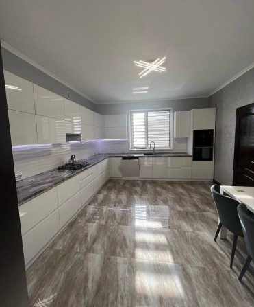 Оренда будинку в затишній місцевості поруч з містом - фото 1