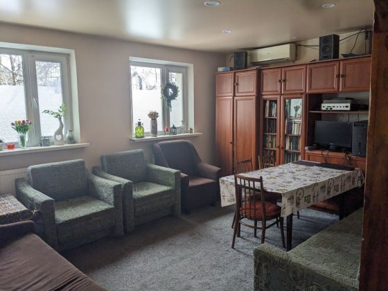 Здається гарний будинок Полтава