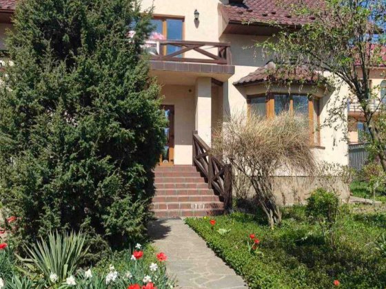 Оренда 5-ти кімнатного будинку | Великий двір, гараж, альтанка Чернівці