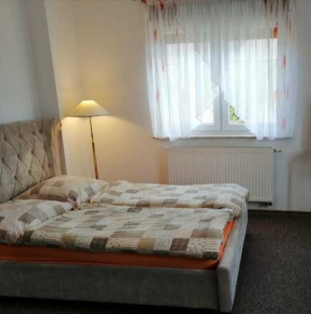 Сдам пол дома 3 комнаты. - фото 1