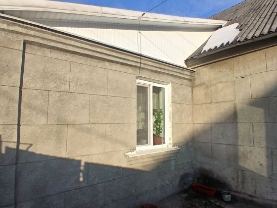 Здам половину будинку пенсіонеру- чоловіку