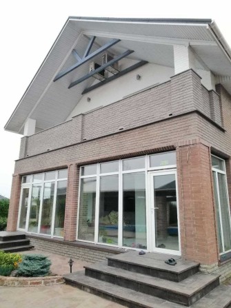 Светлый дом в хорошем районе. Аренда. - фото 1