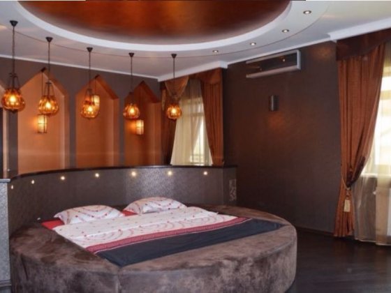 VIP дом в Киеве 3км метро. Гостевой дом Гараж на 2авто, парковка 6авто Київ