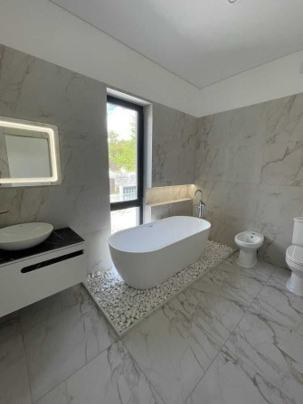 House near Emily Resort - фото 1