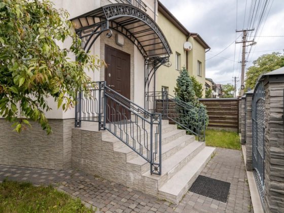 Оренда будинку в затишному місці Львів