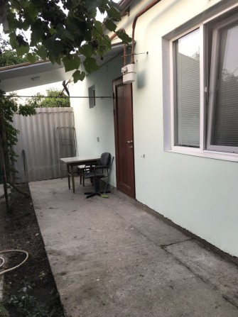 Сдам небольшой дом в долгосрочную аренду - фото 1