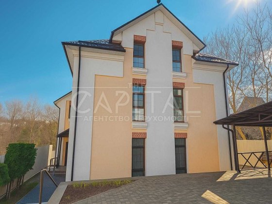 Будинок  Голосіївському районі 350 м² газ, підвал, автонавіс, під офіс Киев