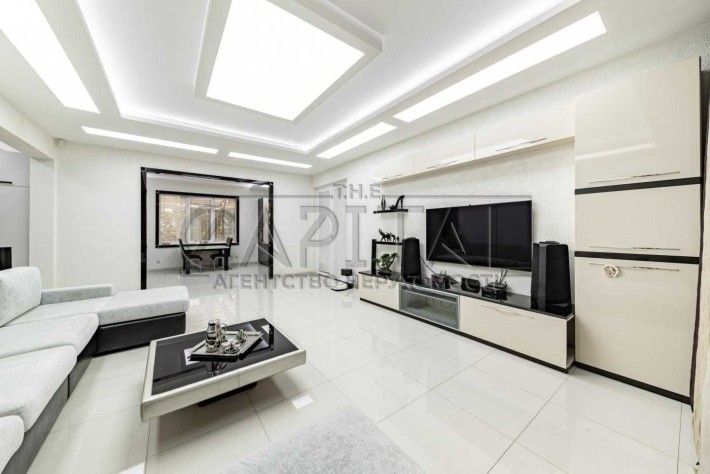 Оренда автономного будинку Нивки, басейн, генератор - фото 1