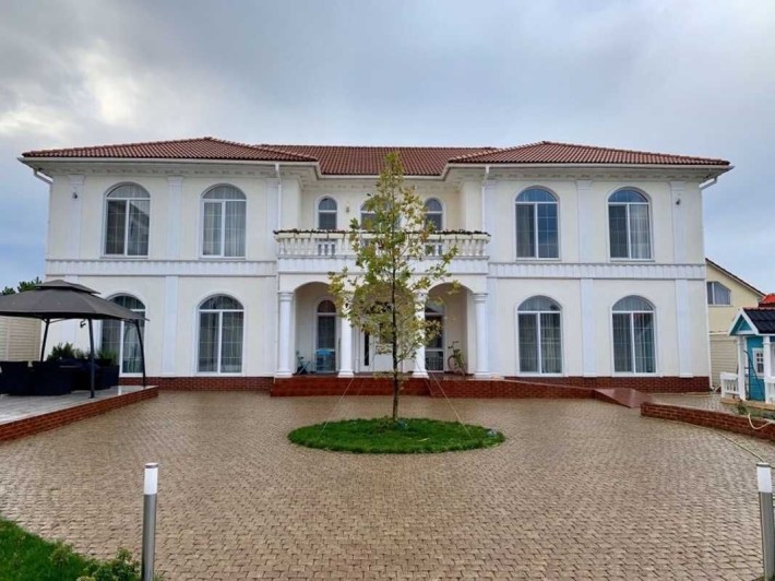 Аренда дома в Совиньоне. Участок 14,5 сотки, гостевой дом, бассейн. - фото 1