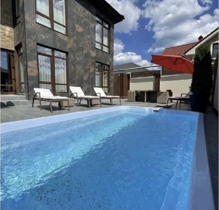 Аренда дизайнерского дома с бассейном в Совиньоне - фото 1