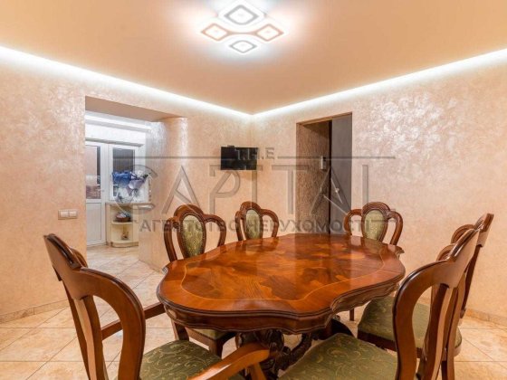 Генератор метро Голосіївська будинок 5 кімнат Київ