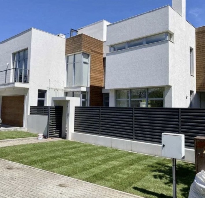 Роскошный особняк с бассейном в Совиньоне-3 - фото 1